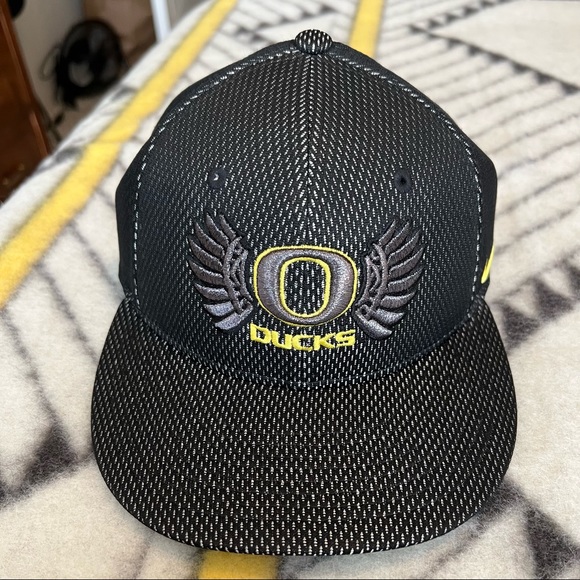 Vintage Nike Oregon Ducks Wings Flexfit 